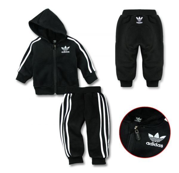 Conjunto Adidas.
