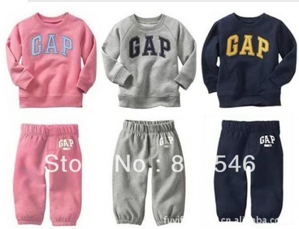 Conjunto GAP de casaco + calça.